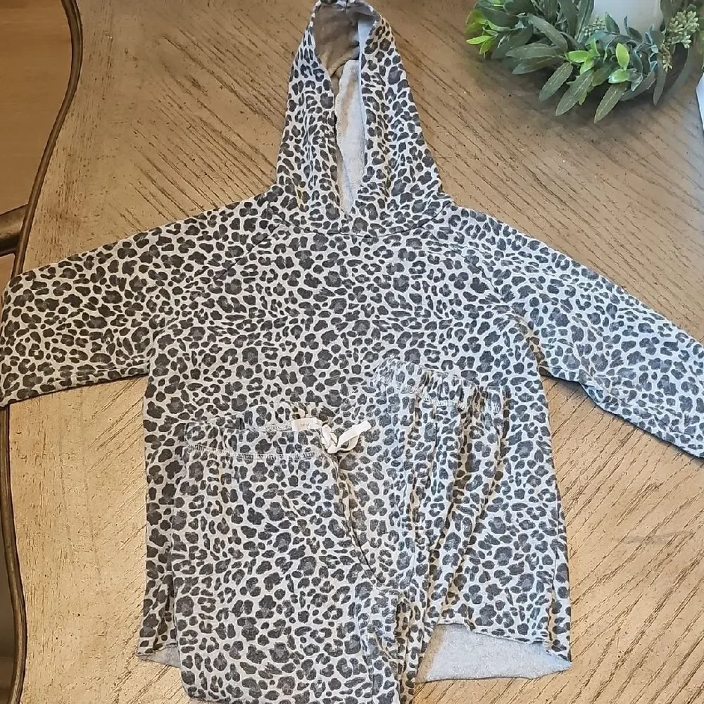 Leopard Print Hoodie and Pants Set Size  M Girls